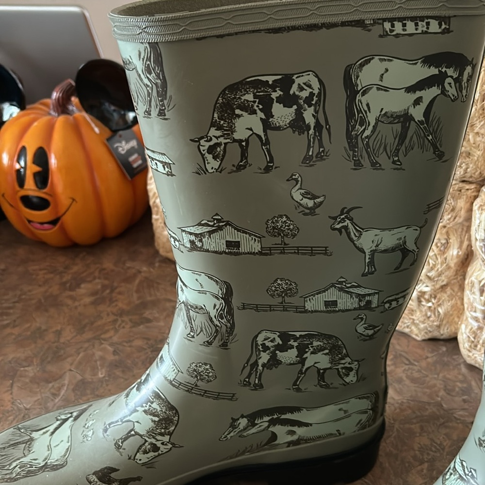 Green Farm Print Rain Boots - Picture 7 of 14